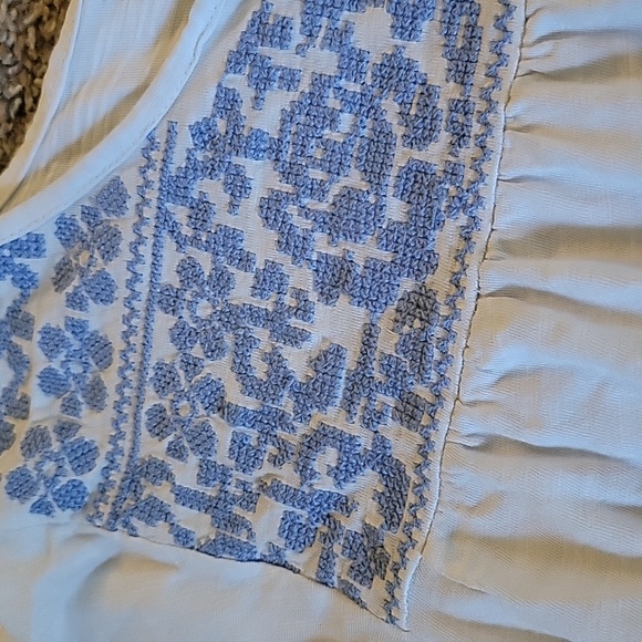 Keep in Touch, Prairie style top, Size Small, white & blue - Picture 6 of 6